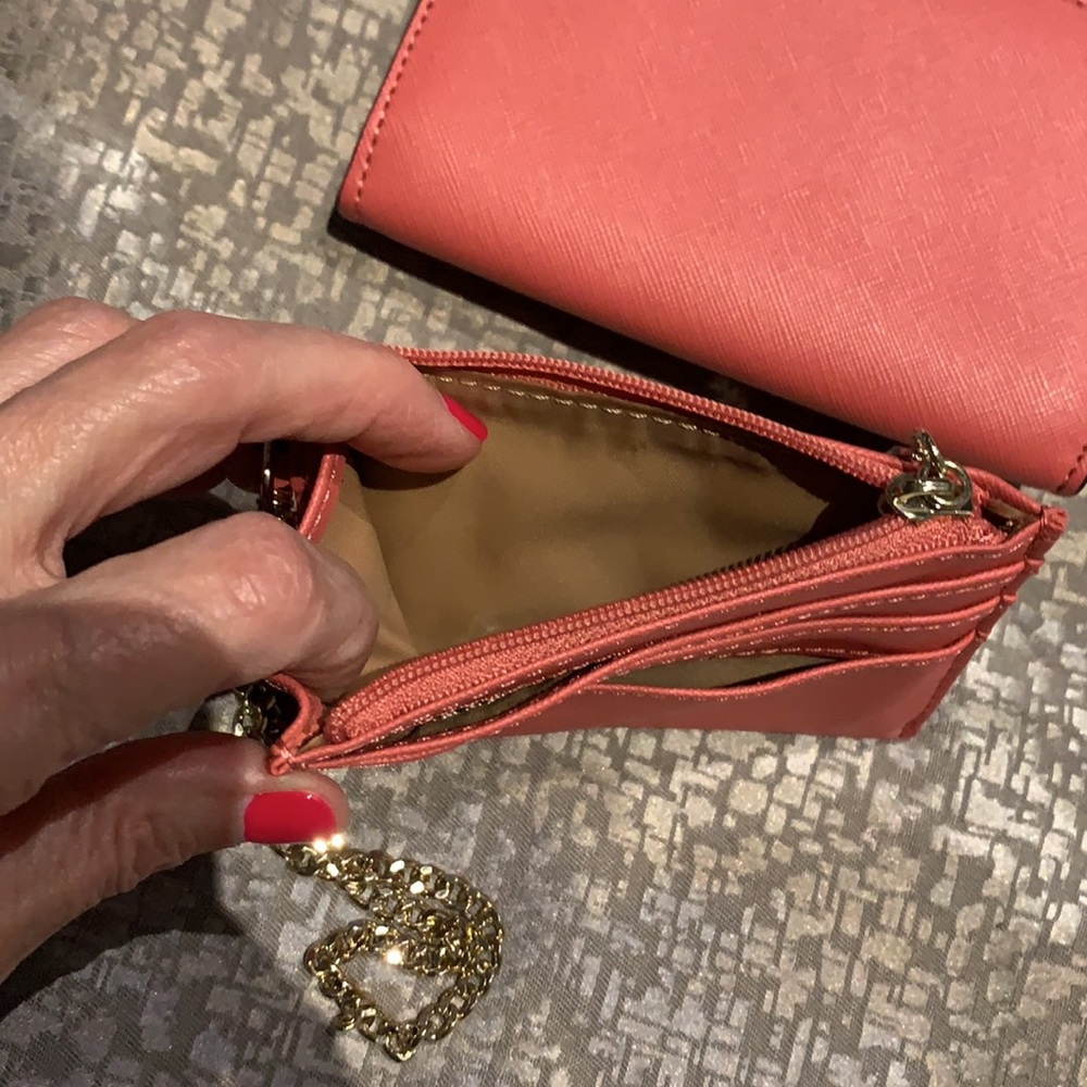 Guess Wallet 🥰 - Picture 3 of 5